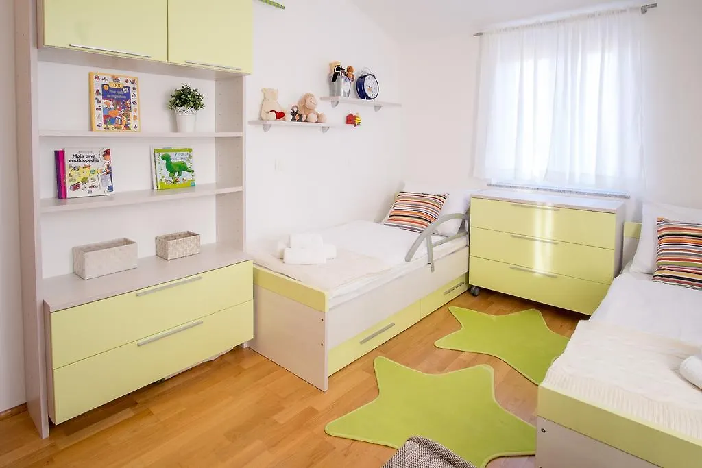 Apartment Ivana 2435 Malinska