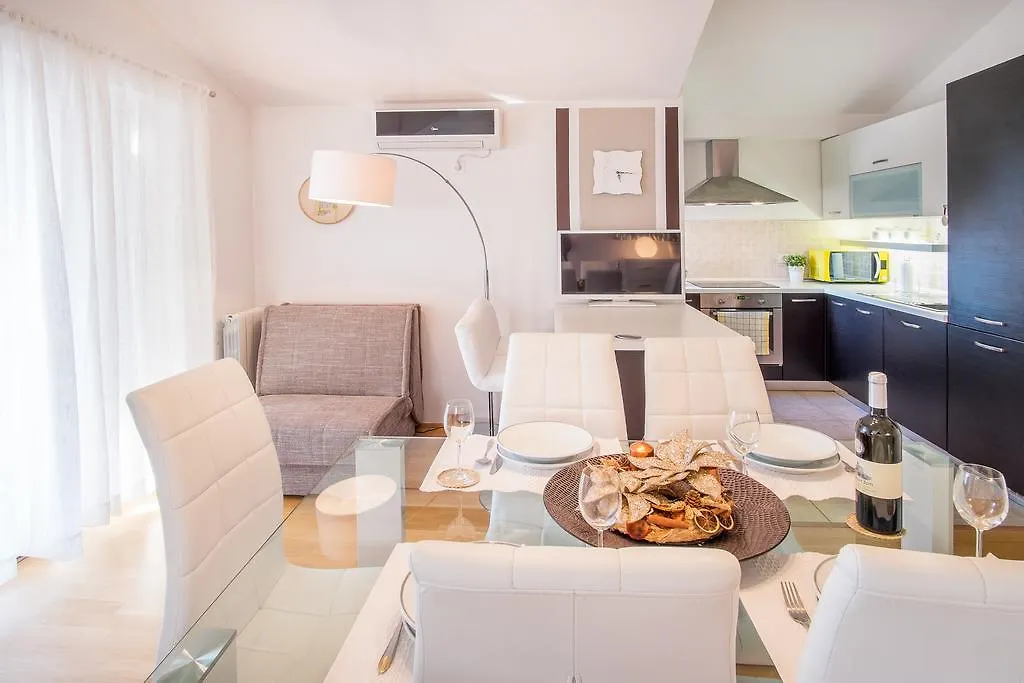 Apartment Ivana 2435 Malinska
