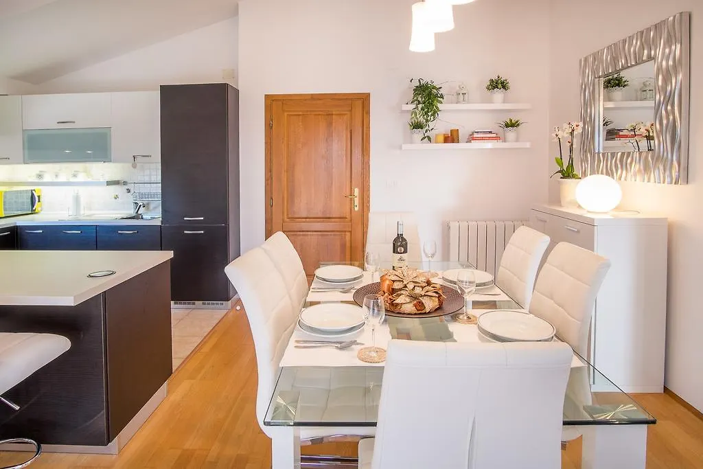 Apartment Ivana 2435 Malinska