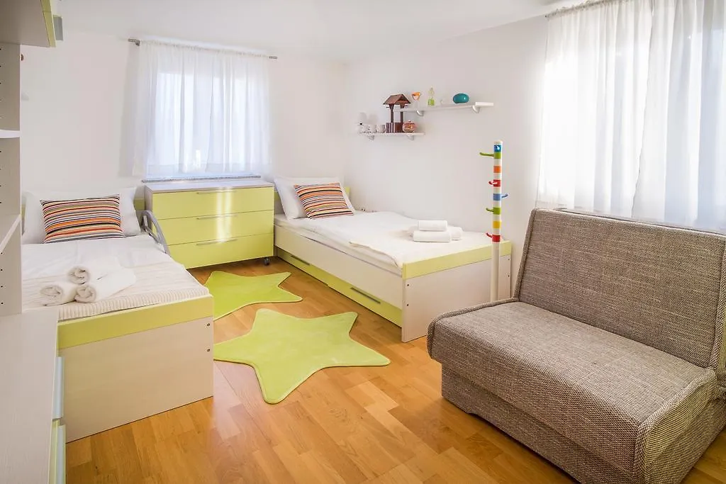 Apartment Ivana 2435 Malinska Croatia
